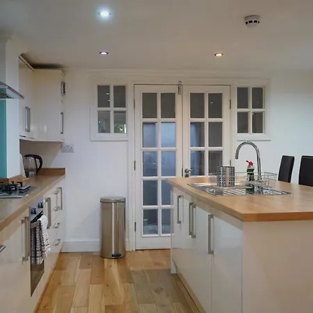 Modern & Spacious Centre With Parking - Sleeps 5 Apartment Leeds (West Yorkshire)