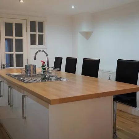 Modern & Spacious Leeds City Centre With Parking - Sleeps 5 Leeds (West Yorkshire)