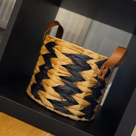 Modern & Spacious Centre With Parking - Sleeps 5