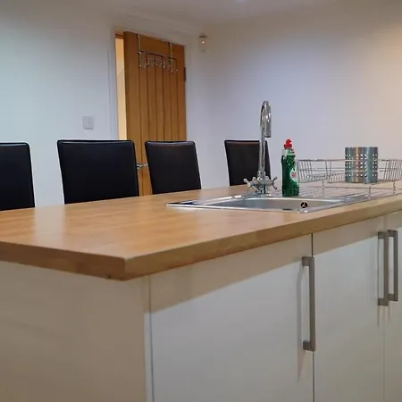 Modern & Spacious Leeds City Centre With Parking - Sleeps 5 Leeds (West Yorkshire)