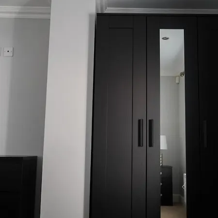 Modern & Spacious Centre With Parking - Sleeps 5 Leeds (West Yorkshire)