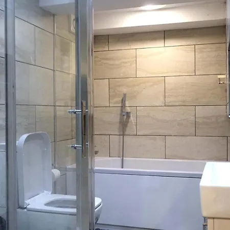 Modern & Spacious Leeds City Centre With Parking - Sleeps 5 Leeds (West Yorkshire)