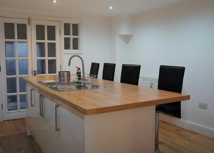 Modern & Spacious Centre With Parking - Sleeps 5 Leeds (West Yorkshire)