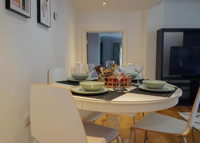 Modern & Spacious Centre With Parking - Sleeps 5 * Leeds (West Yorkshire)