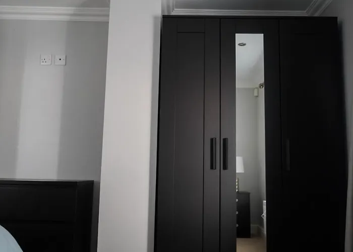 Modern & Spacious Centre With Parking - Sleeps 5 Leeds (West Yorkshire)