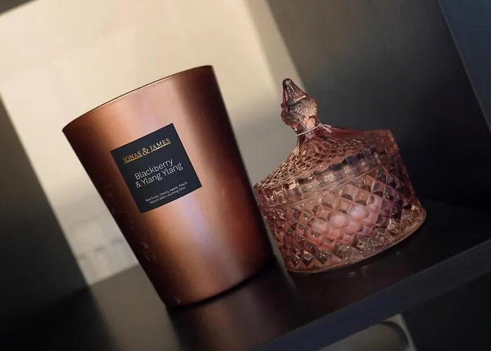 Modern & Spacious Centre With Parking - Sleeps 5