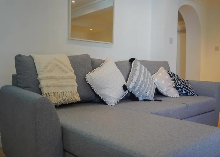 Modern & Spacious Centre With Parking - Sleeps 5 Leeds (West Yorkshire)