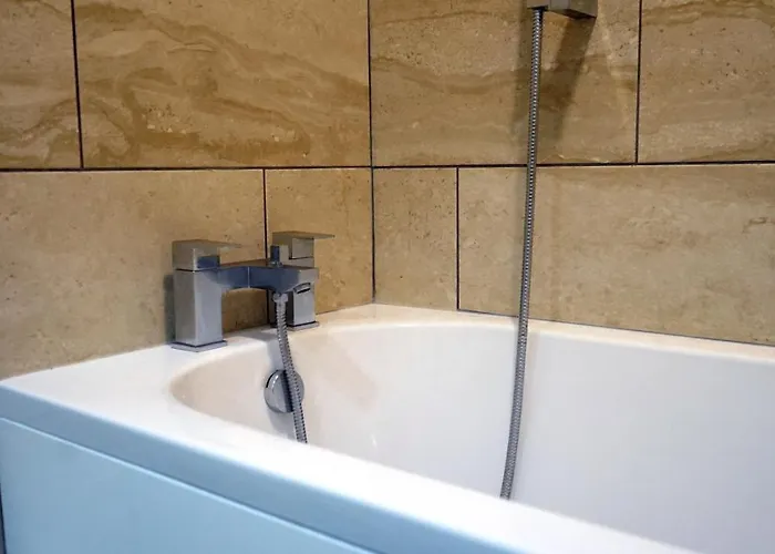 Modern & Spacious Centre With Parking - Sleeps 5 Leeds (West Yorkshire)