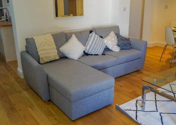Modern & Spacious Centre With Parking - Sleeps 5 Leeds (West Yorkshire)