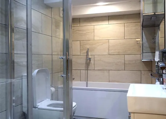 Modern & Spacious Centre With Parking - Sleeps 5 Leeds (West Yorkshire)